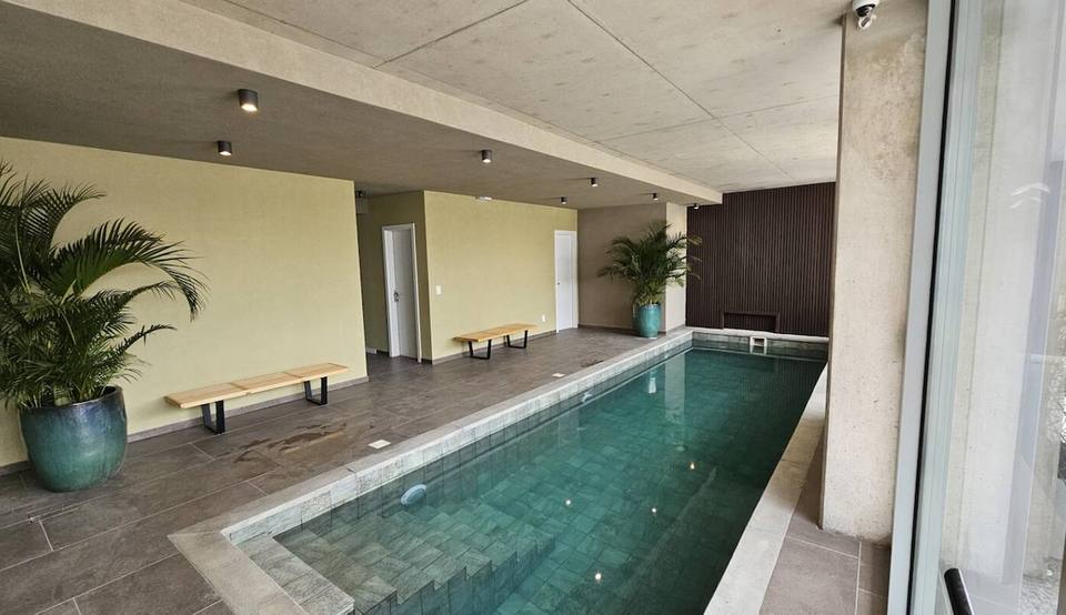 Piscina climatizada interior disponible todo el año