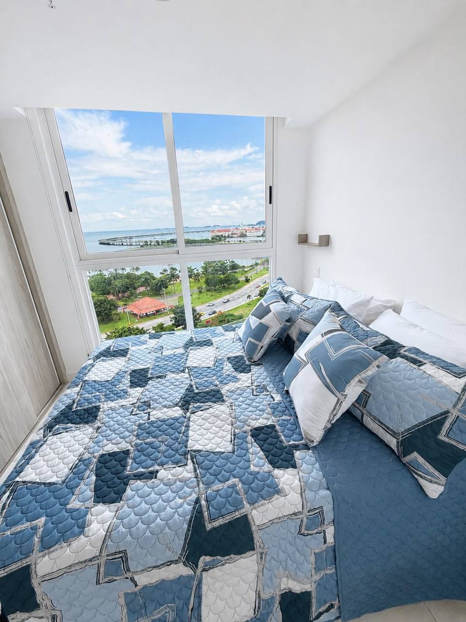Modern Oceanfront Apartment at The Sands Panama