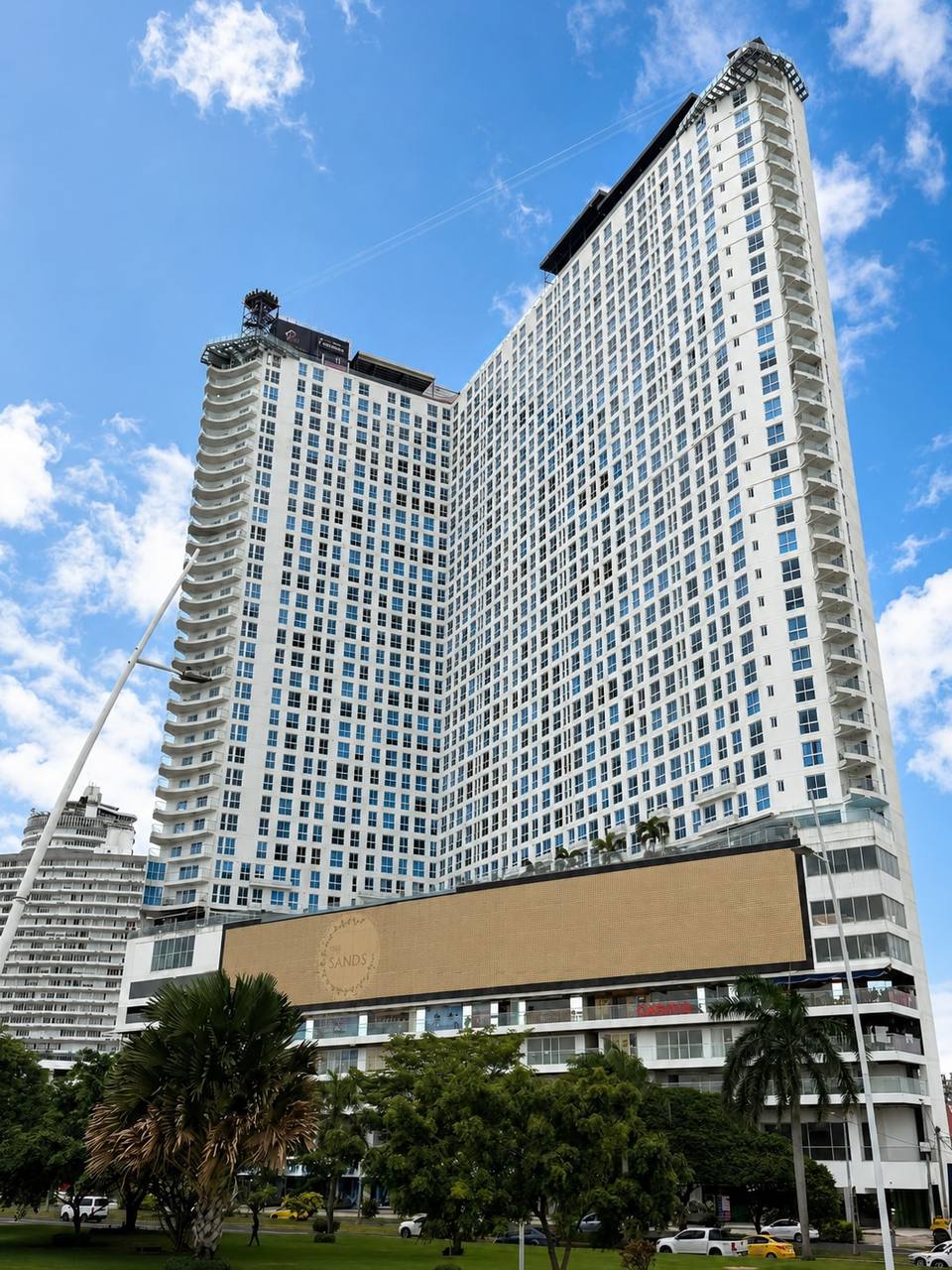 Modern Oceanfront Apartment at The Sands Panama