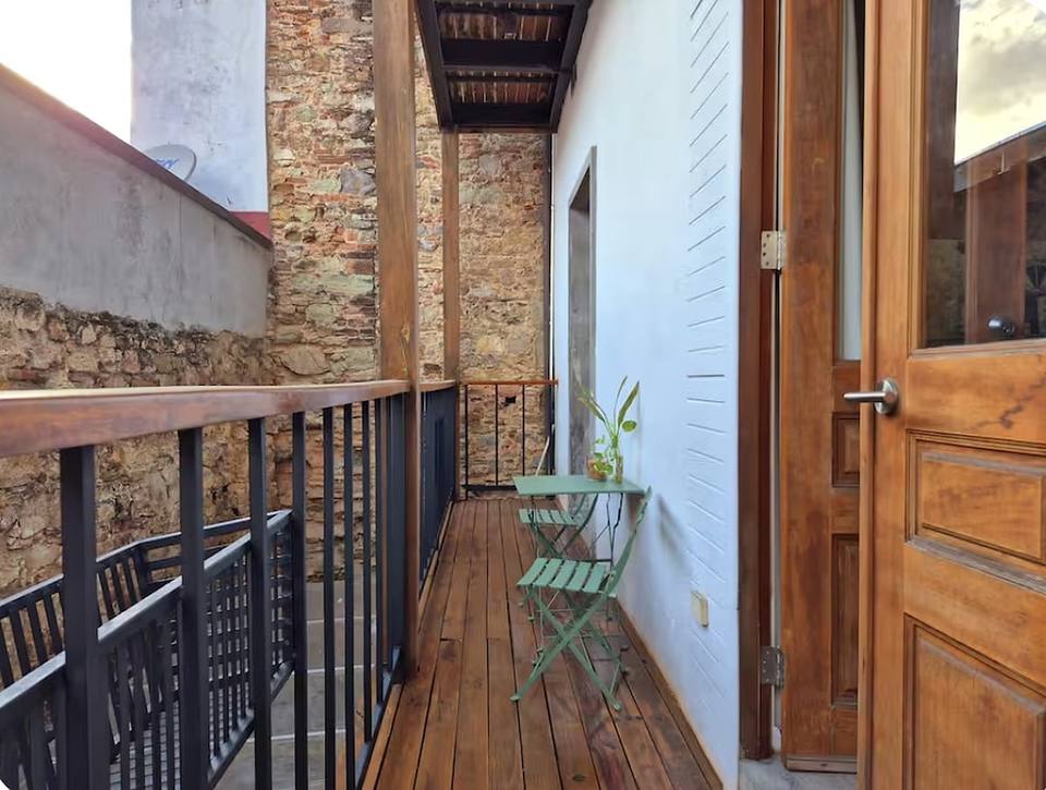 Baño moderno con bañera