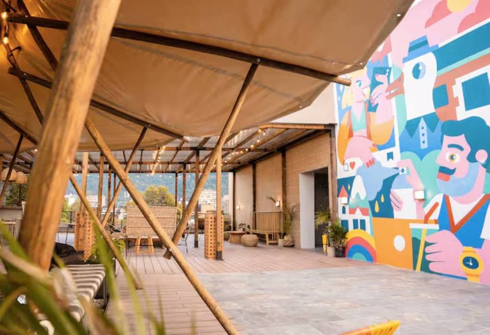 Modern Designer Loft Facing Parque 93