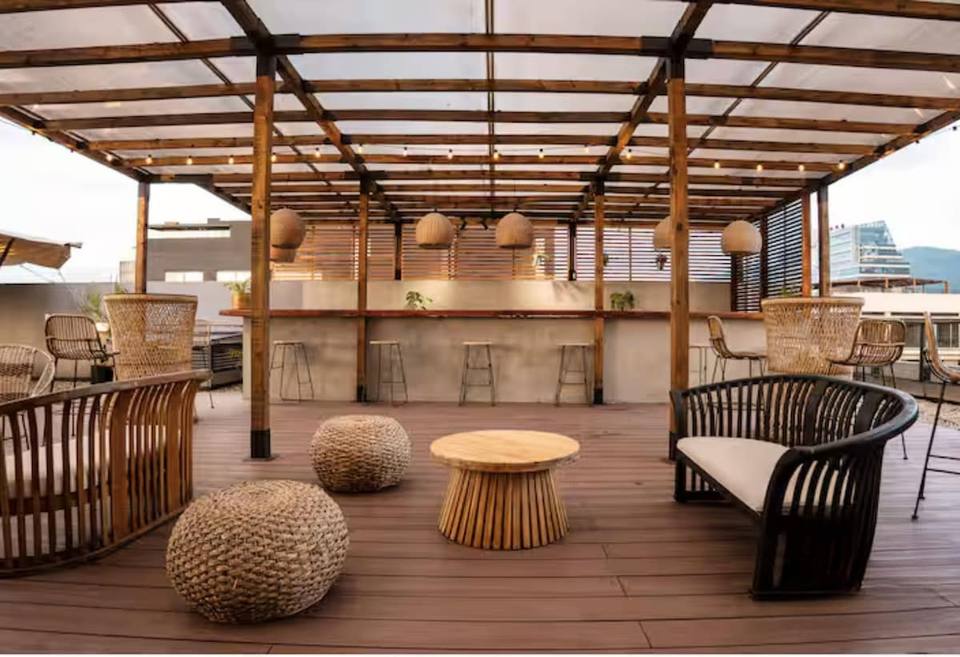 Espectacular rooftop con zonas de relajación