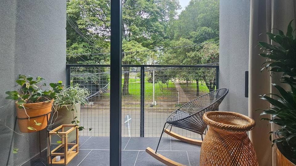 Modern Designer Loft Facing Parque 93