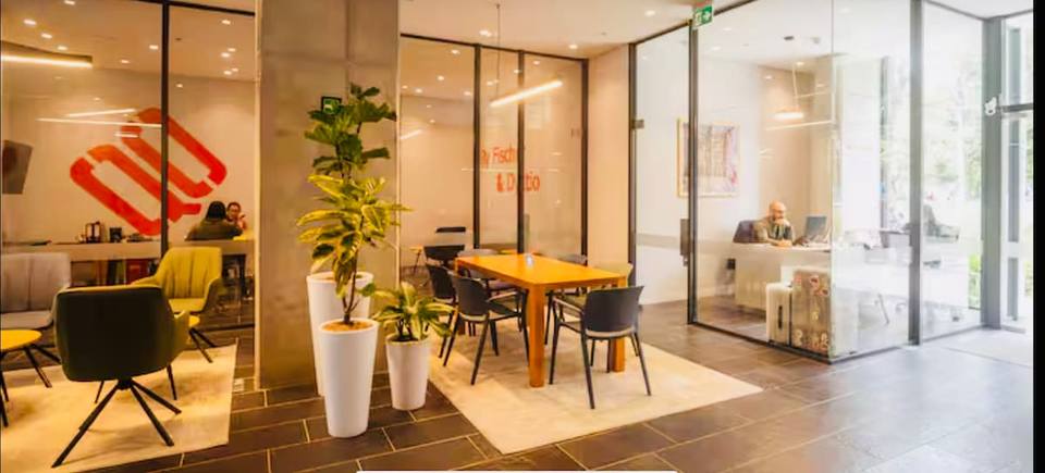 Modern Designer Loft Facing Parque 93