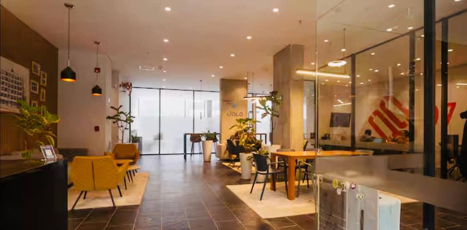 Modern Designer Loft Facing Parque 93