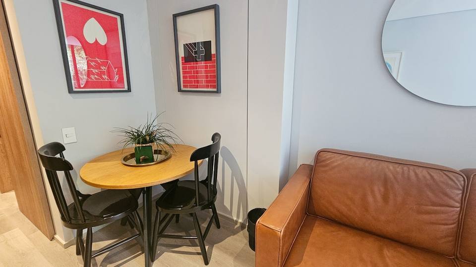Modern Designer Loft Facing Parque 93