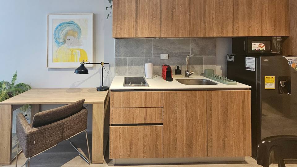 Modern Designer Loft Facing Parque 93