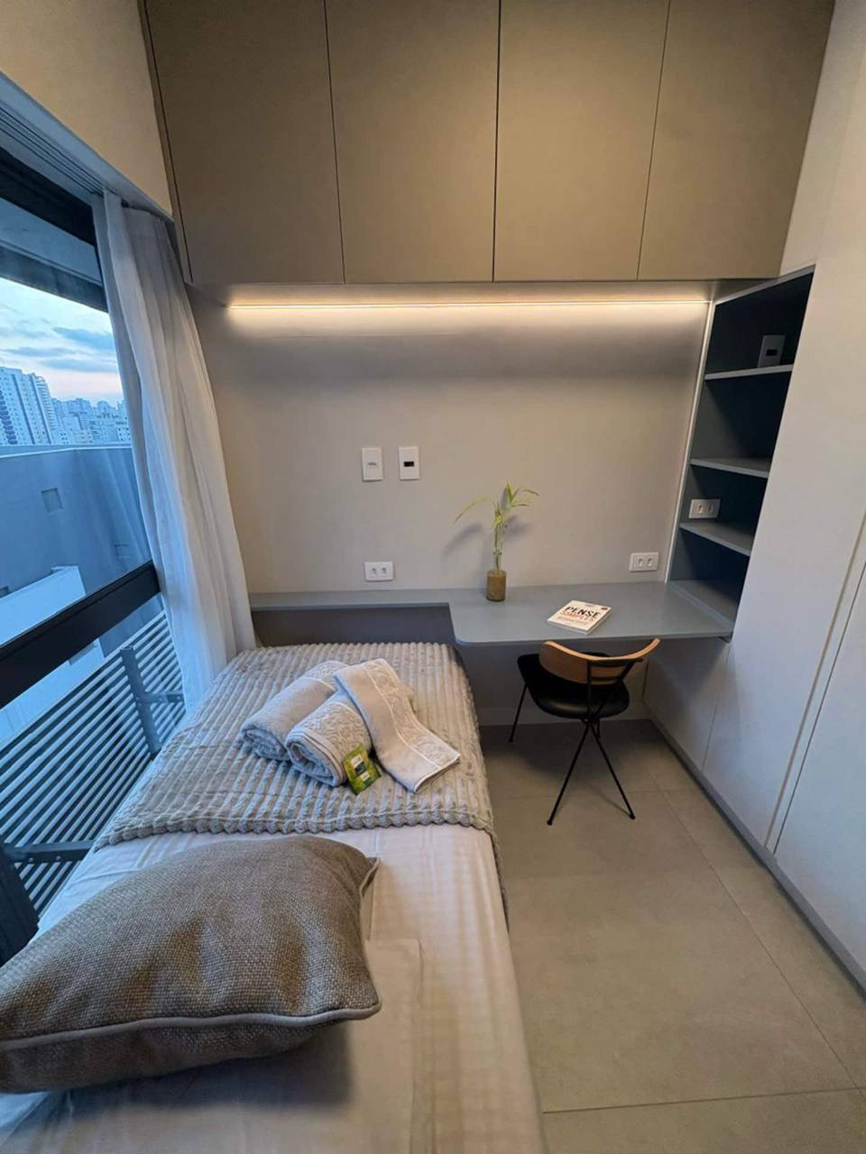 Segundo dormitorio con espacio de trabajo dedicado