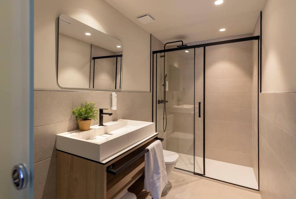 Modern bathroom with high-quality finishes