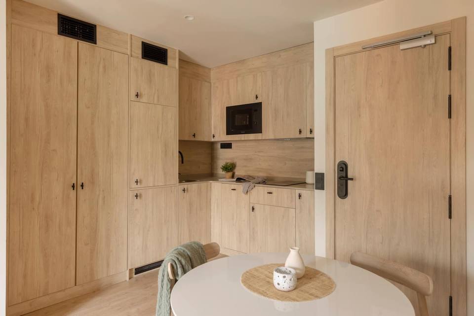 Integrated kitchen with natural wood finishes