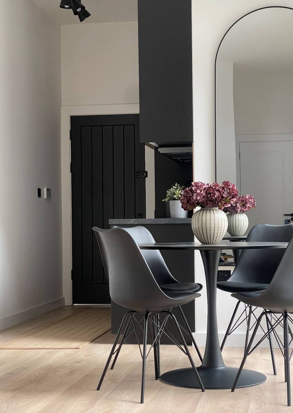Elegante Anexo Contemporáneo con Patio Privado en Clontarf