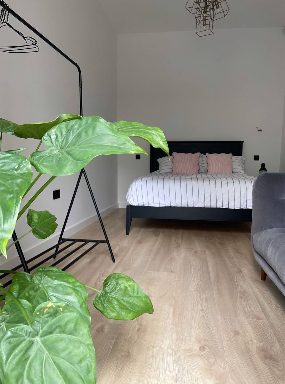 Dormitorio principal con amplia cama King
