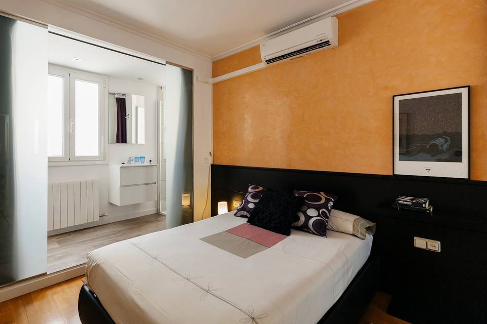 Classic and Modern Elegance in the Heart of Eixample