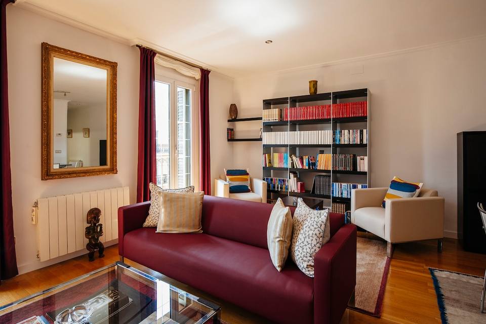 Classic and Modern Elegance in the Heart of Eixample