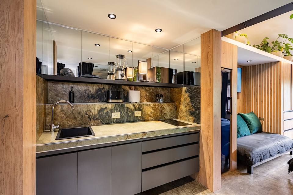 Cocina moderna con acabados en piedra