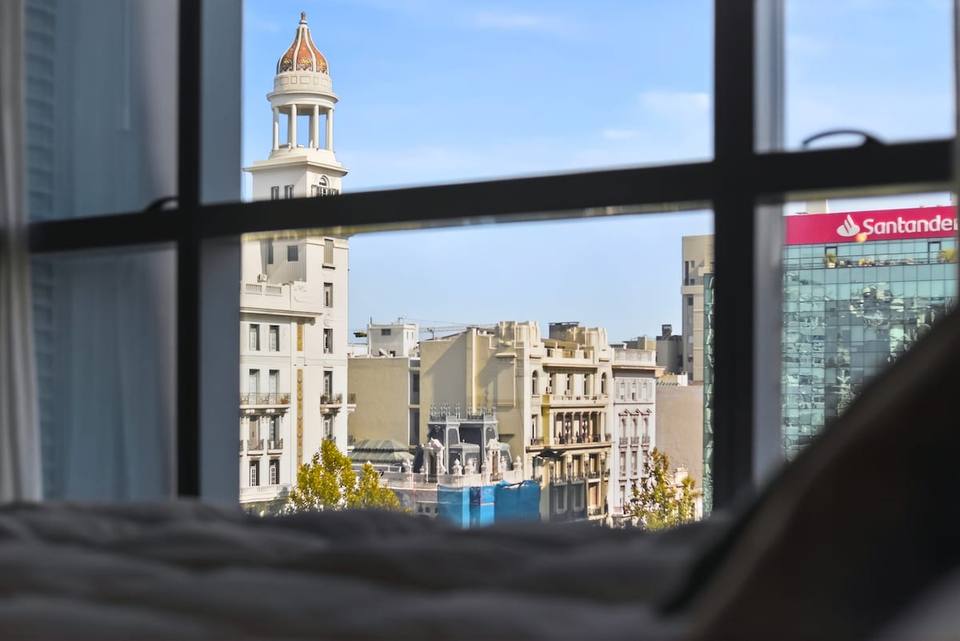Panoramic views of iconic city buildings
