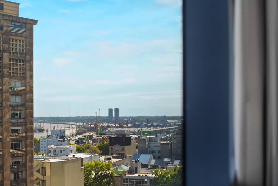 Panoramic views of the city, port, and river