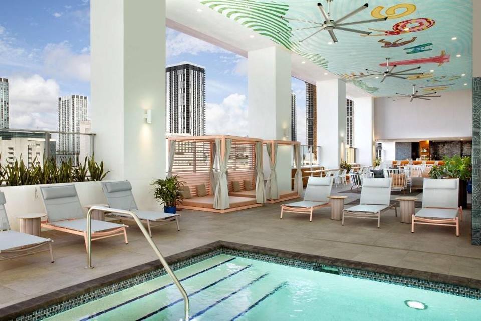 Modern 23rd-Floor Condo with Skyline Views