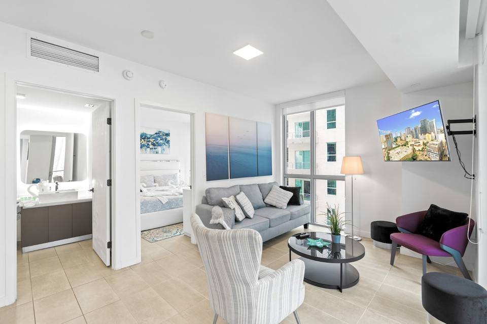 Modern 23rd-Floor Condo with Skyline Views