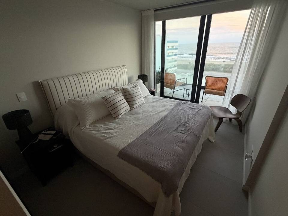 Dormitorio principal con salida directa a la terraza