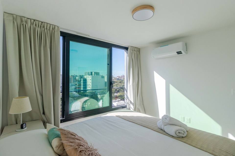 Contemporáneo apartamento con balcón y oficina en Pocitos