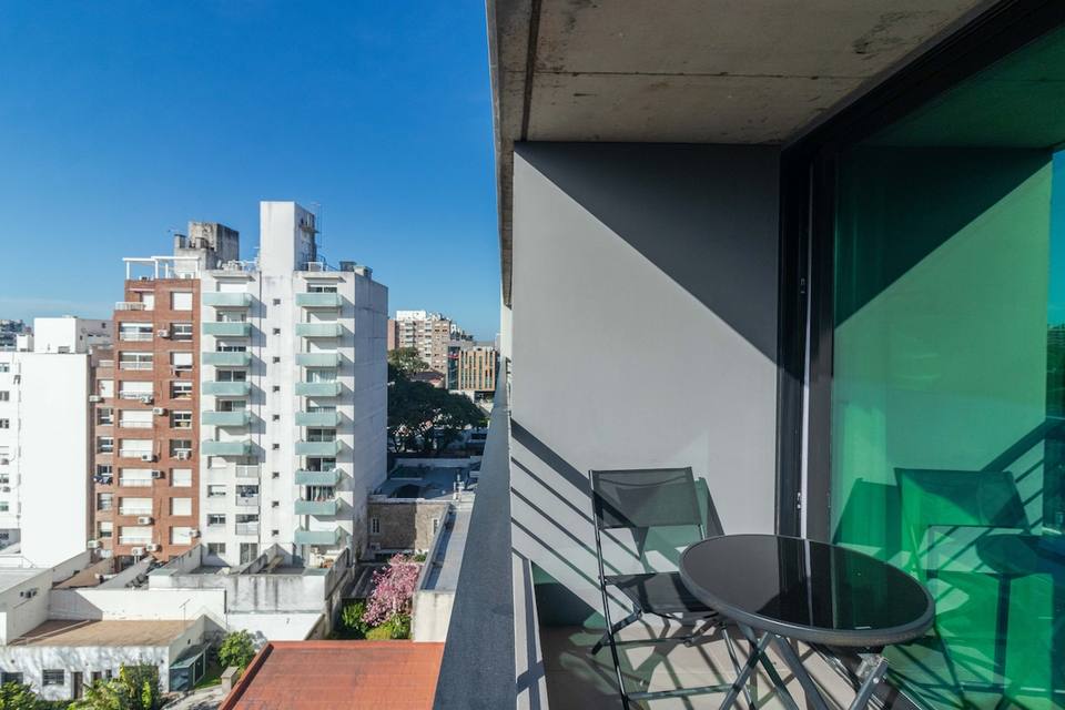 Contemporáneo apartamento con balcón y oficina en Pocitos