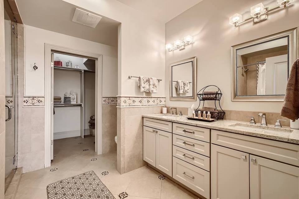 Baño principal completo