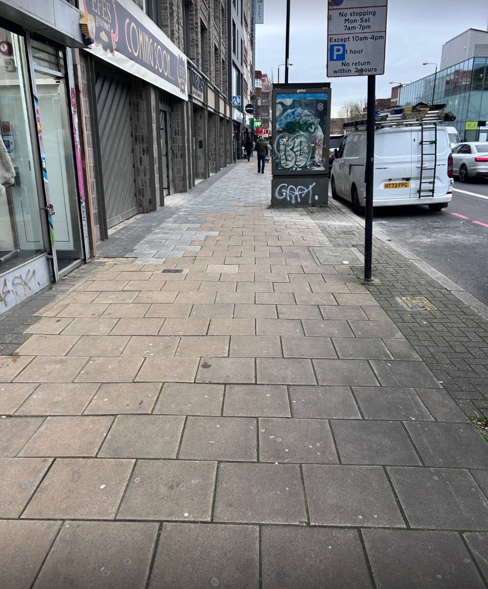 Estudio de diseño moderno en Commercial Road