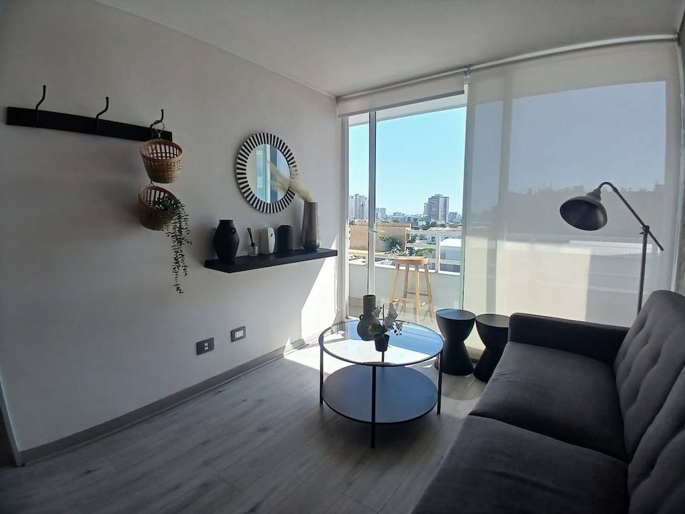 Luminoso departamento con balcón y pileta en Santiago