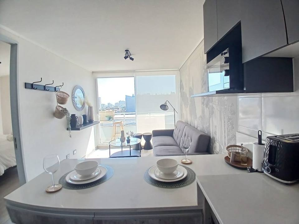 Luminoso departamento con balcón y pileta en Santiago