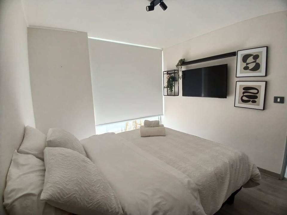 Dormitorio principal luminoso y confortable
