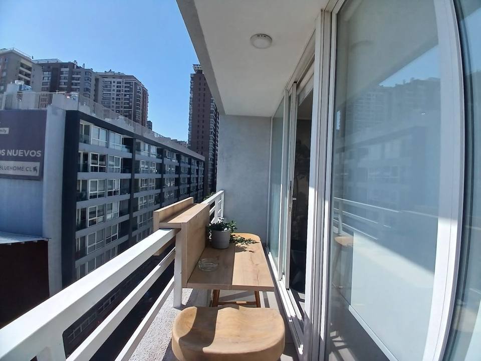 Luminoso departamento con balcón y pileta en Santiago