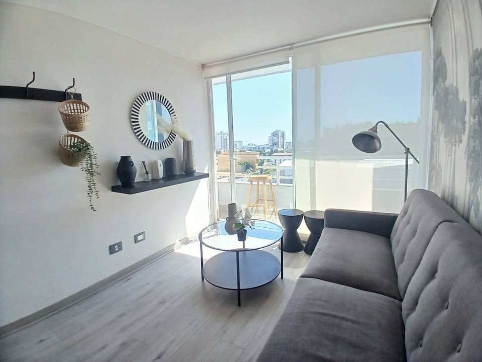 Luminoso departamento con balcón y pileta en Santiago