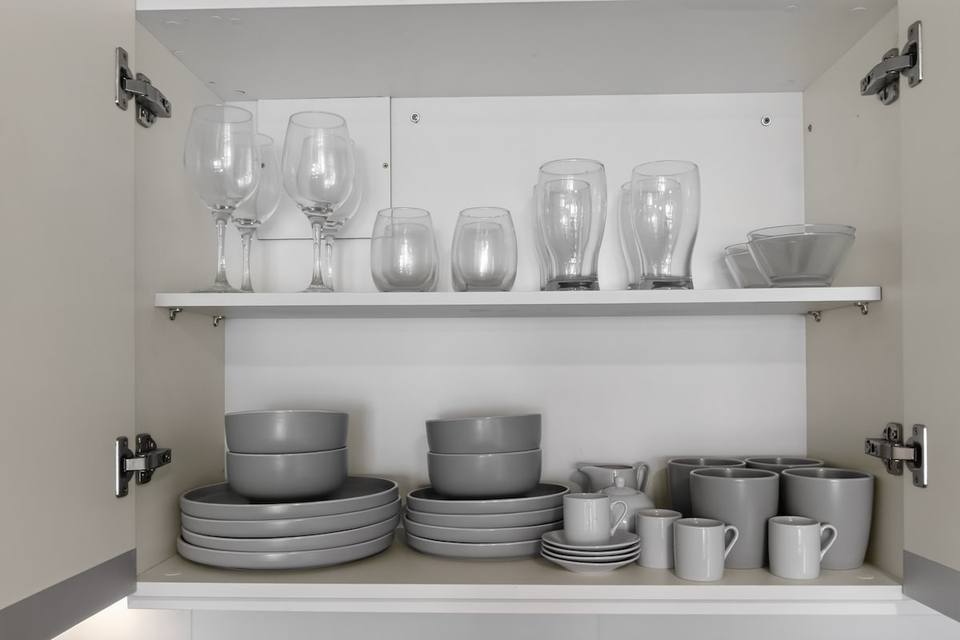 Cocina completa con barra desayunadora