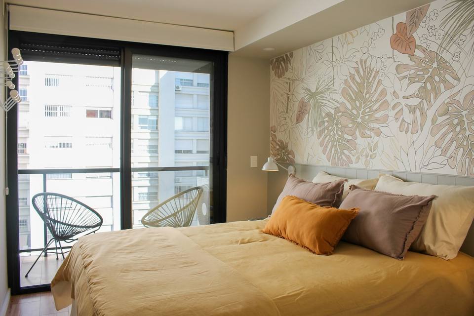 Dormitorio confortable con cama Queen