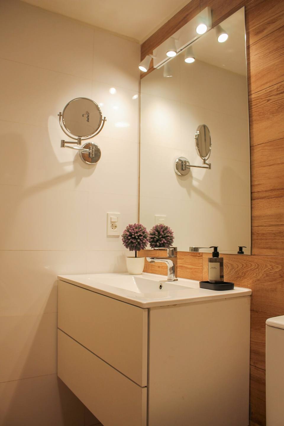 Baño moderno con excelentes terminaciones