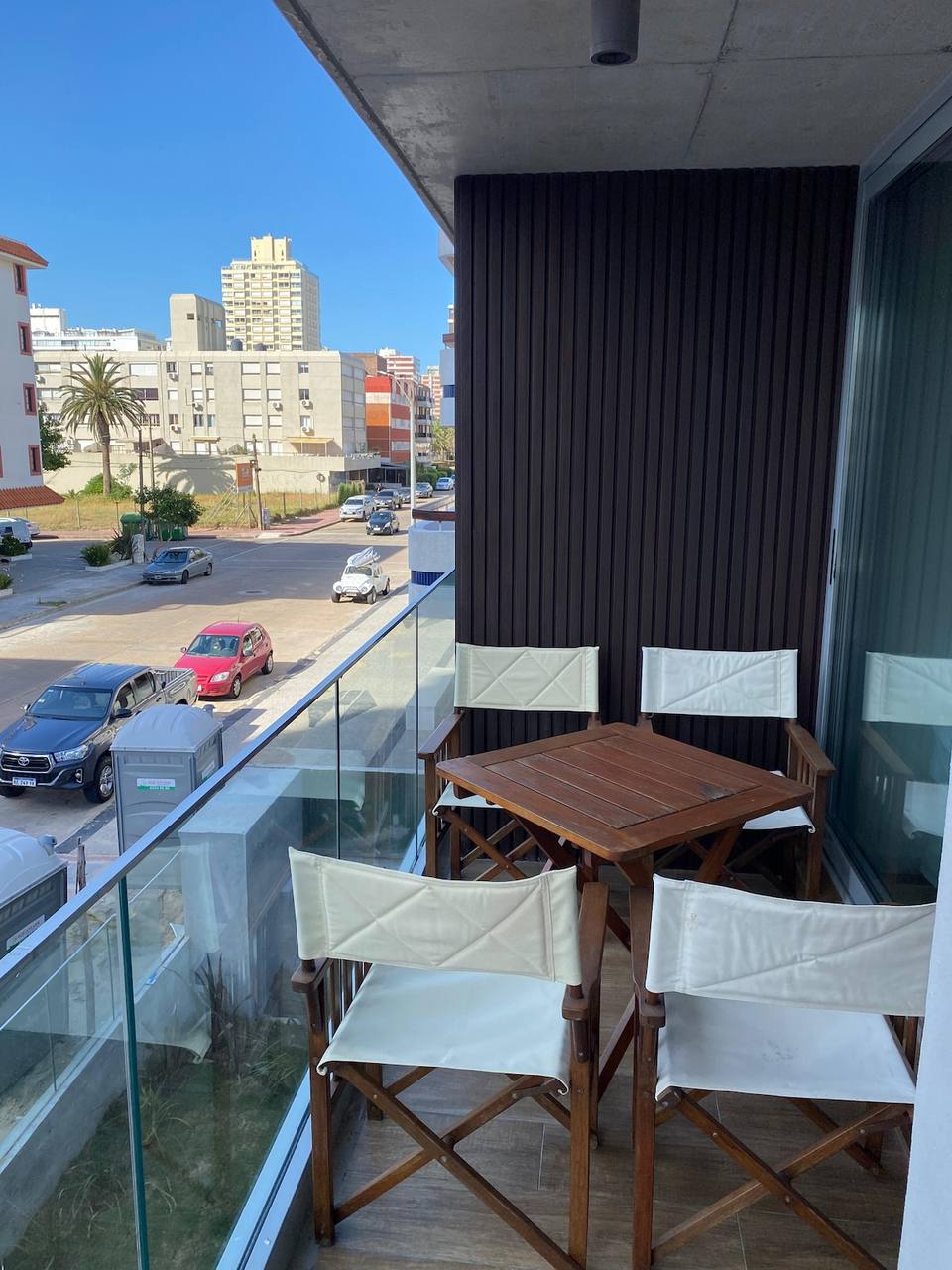 Balcón privado con mobiliario de exterior