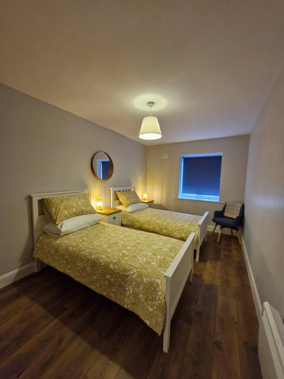 Second bedroom with twin beds