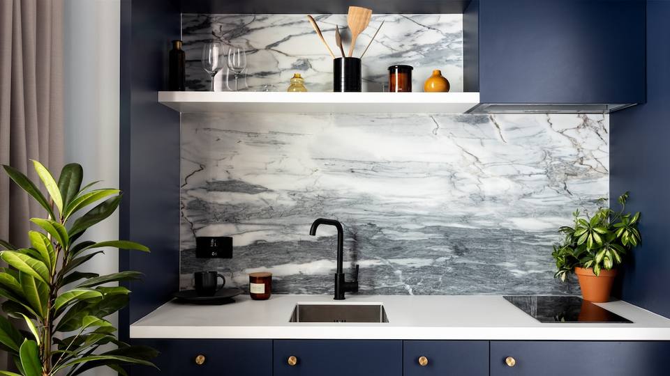 Cocina moderna con acabados en mármol