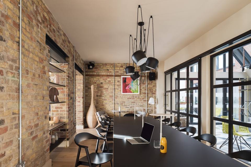 Zona de coworking y áreas sociales compartidas