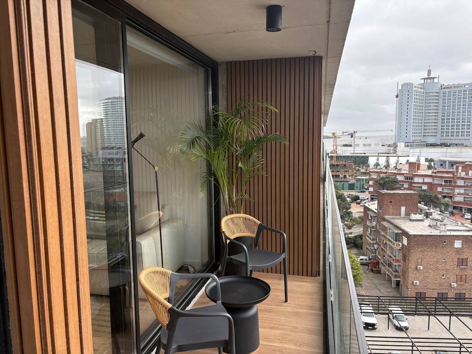 Apartamento moderno en Torres del Este, Av. Chiverta