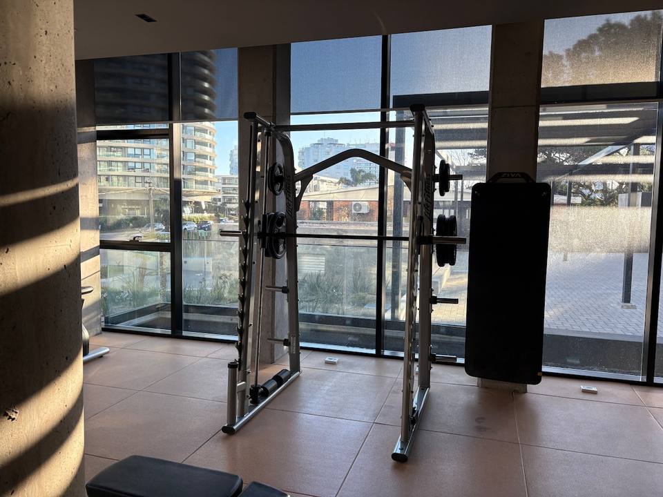 Apartamento moderno en Torres del Este, Av. Chiverta