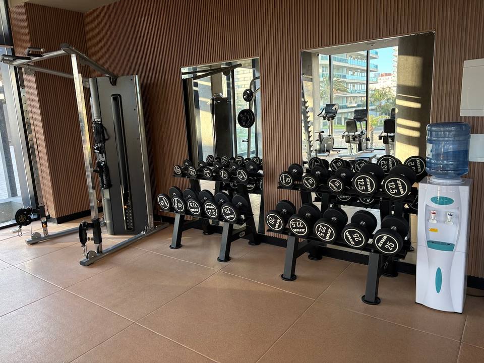 Apartamento moderno en Torres del Este, Av. Chiverta