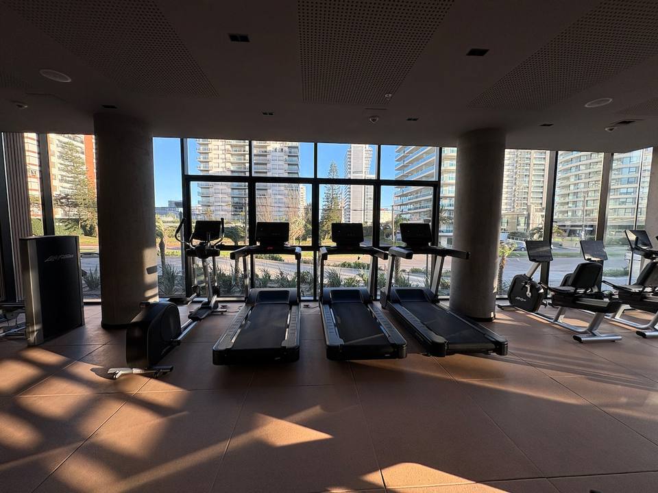 Apartamento moderno en Torres del Este, Av. Chiverta