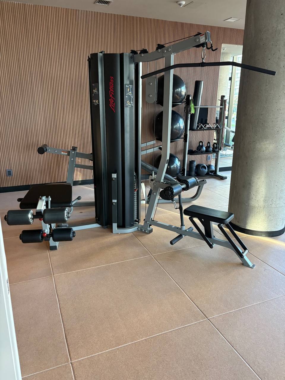 Apartamento moderno en Torres del Este, Av. Chiverta
