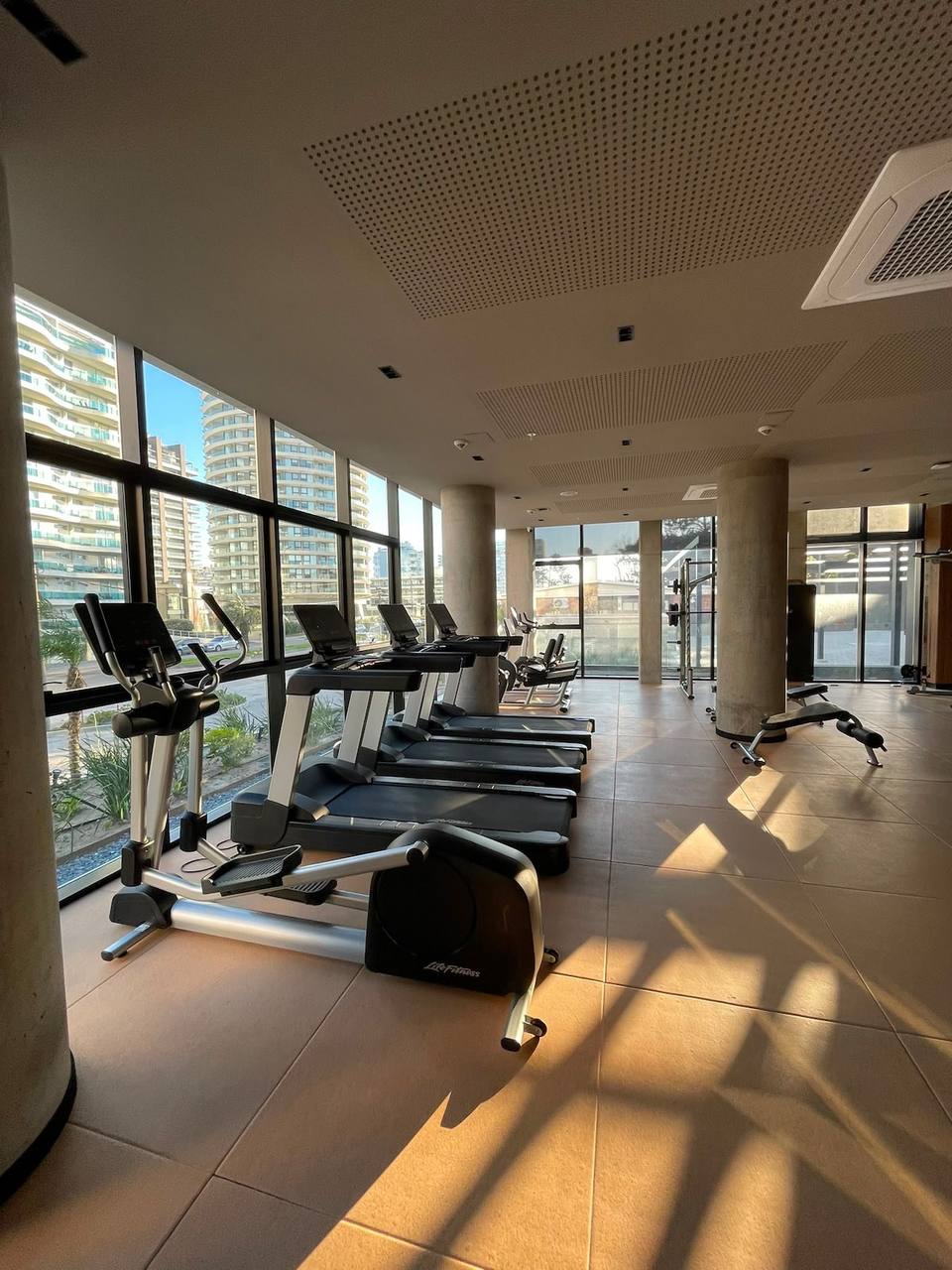 Apartamento moderno en Torres del Este, Av. Chiverta
