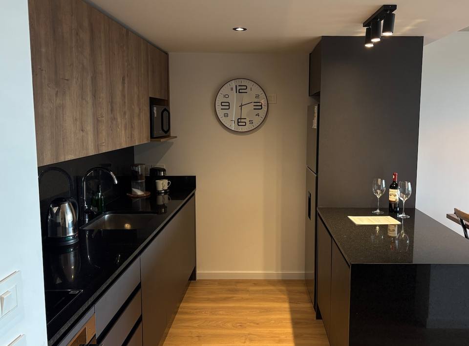Apartamento moderno en Torres del Este, Av. Chiverta