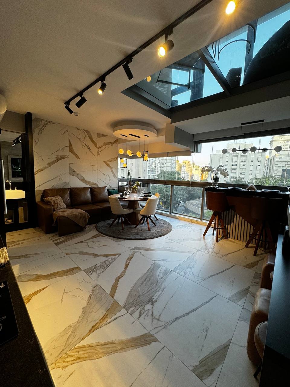 Sophisticated duplex in the heart of Jardins
