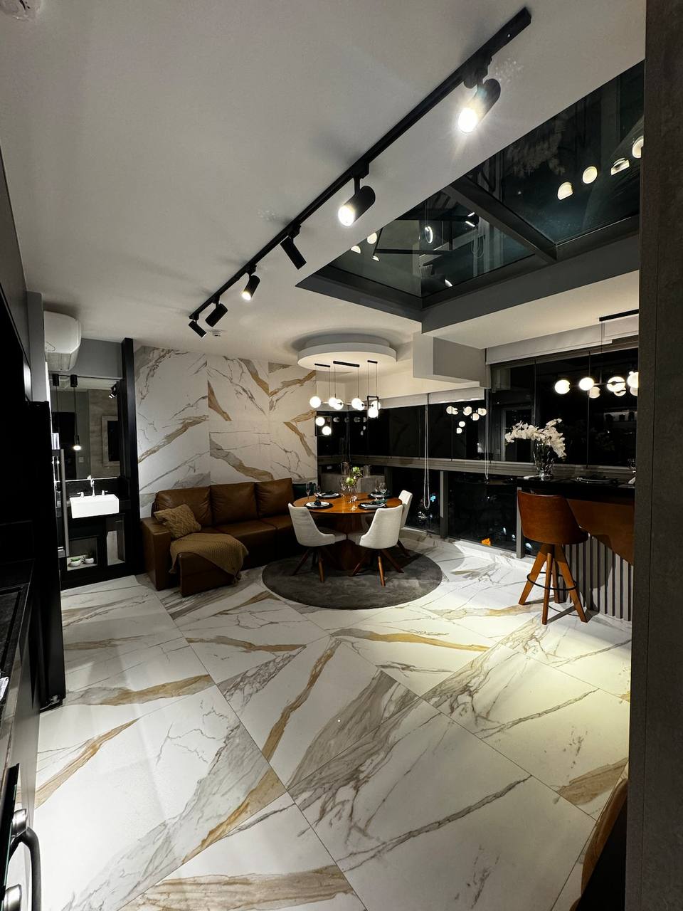 Sophisticated duplex in the heart of Jardins