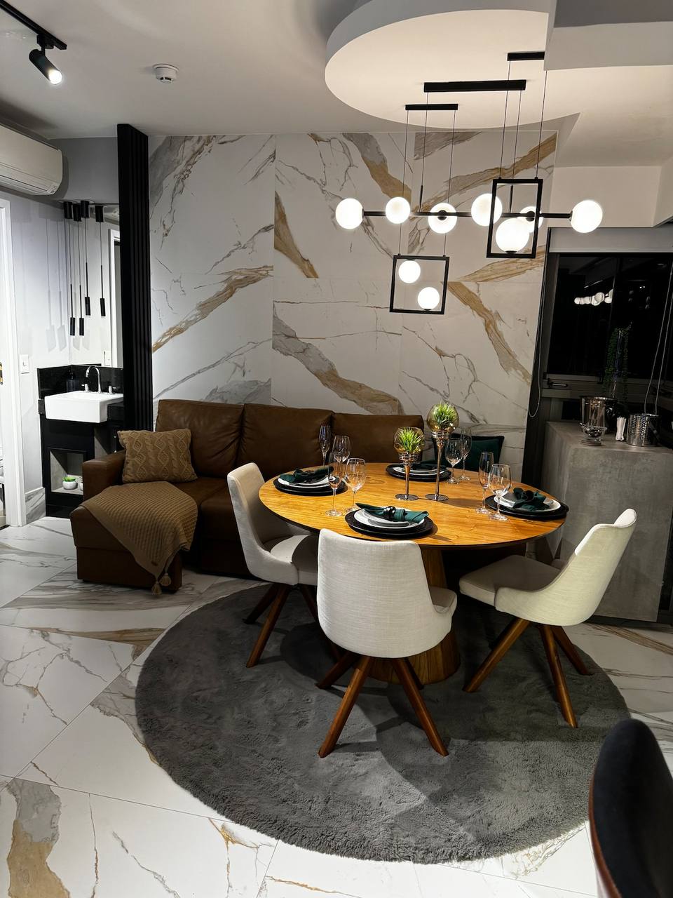 Sophisticated duplex in the heart of Jardins